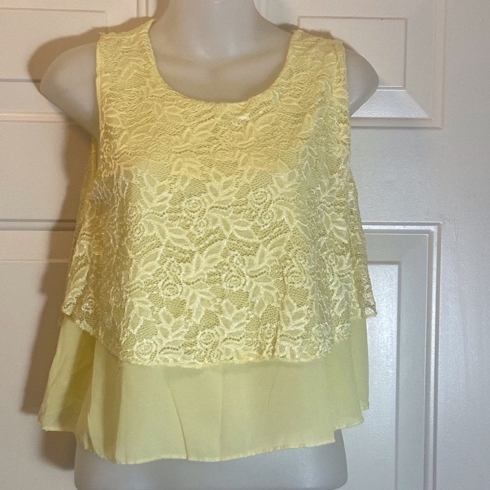 Women Lace Top Size Approximately M